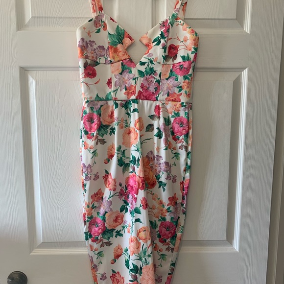 Again Silk like Dress - Picture 4 of 6